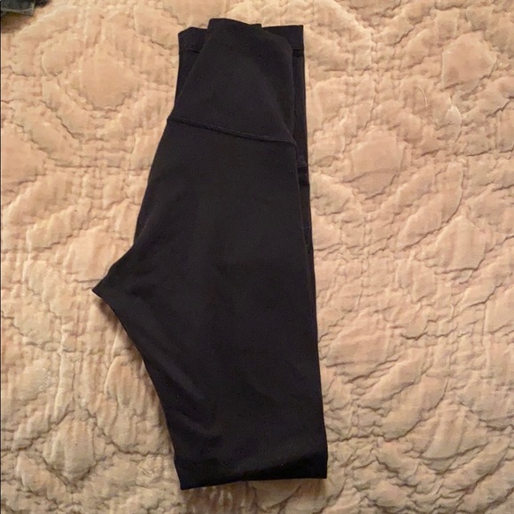 lululemon athletica Pants - Used pair of lululemon black wunder under leggings